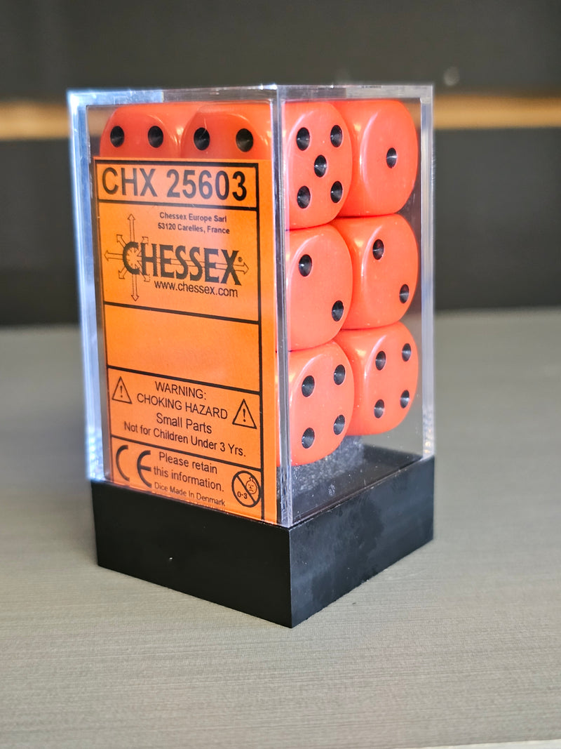 CHESSEX: CHX 25603 Opaque 16mm D6 Orange/Black (12 DICE)