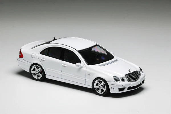 MK Model 1/64 Mercedes-Benz E63 W211 B/White